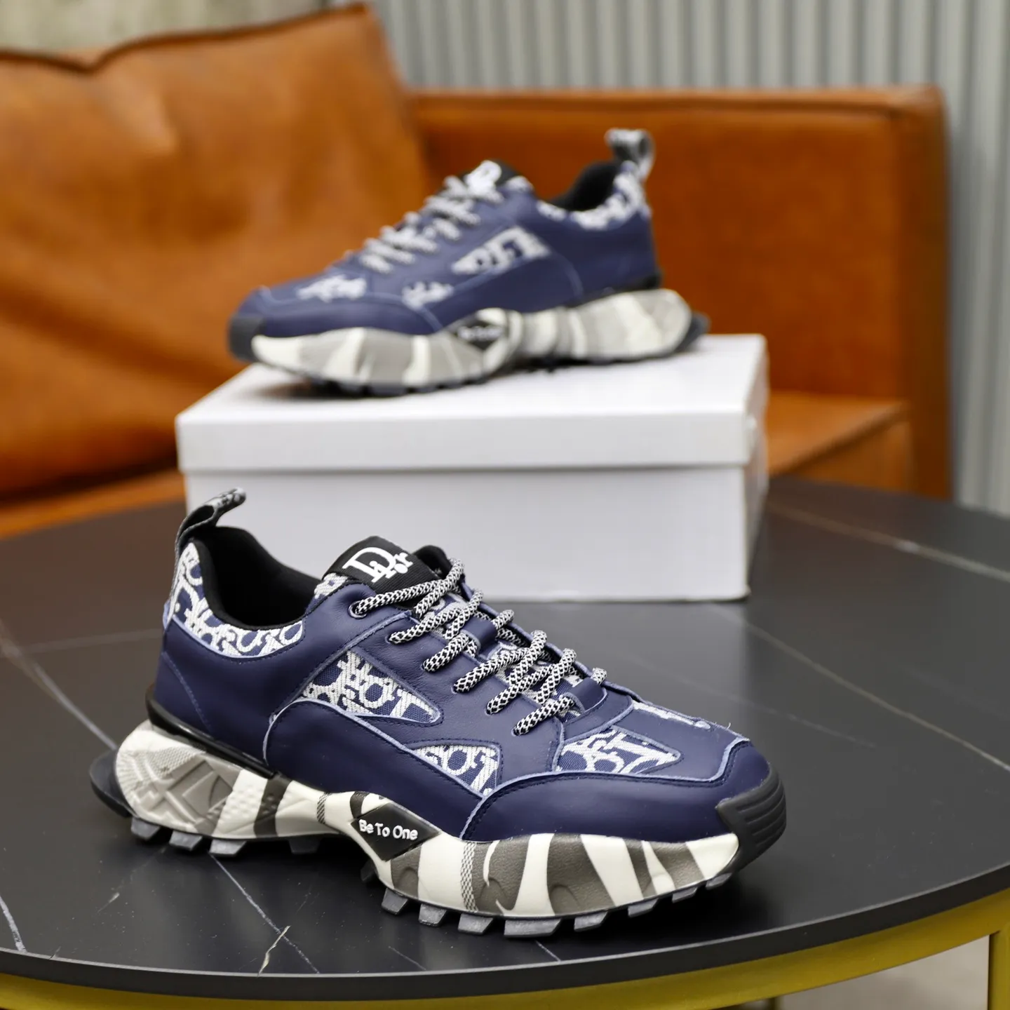 Ex-factory price: 462💰🙅‍♂️🙅‍♂️🙅‍♂️ Brand: Dior DIOR Standard code: 38-44 (45 customized) Grade: Same as the official website Material: Original cowhide material spliced with brand cloth Comfortable and breathable lining Lightweight and wear-resistant sports outsole Style category: Men's fashion casual shoes Running sports shoes Distinguished luxury brand elements Top luxury color: actual picture color